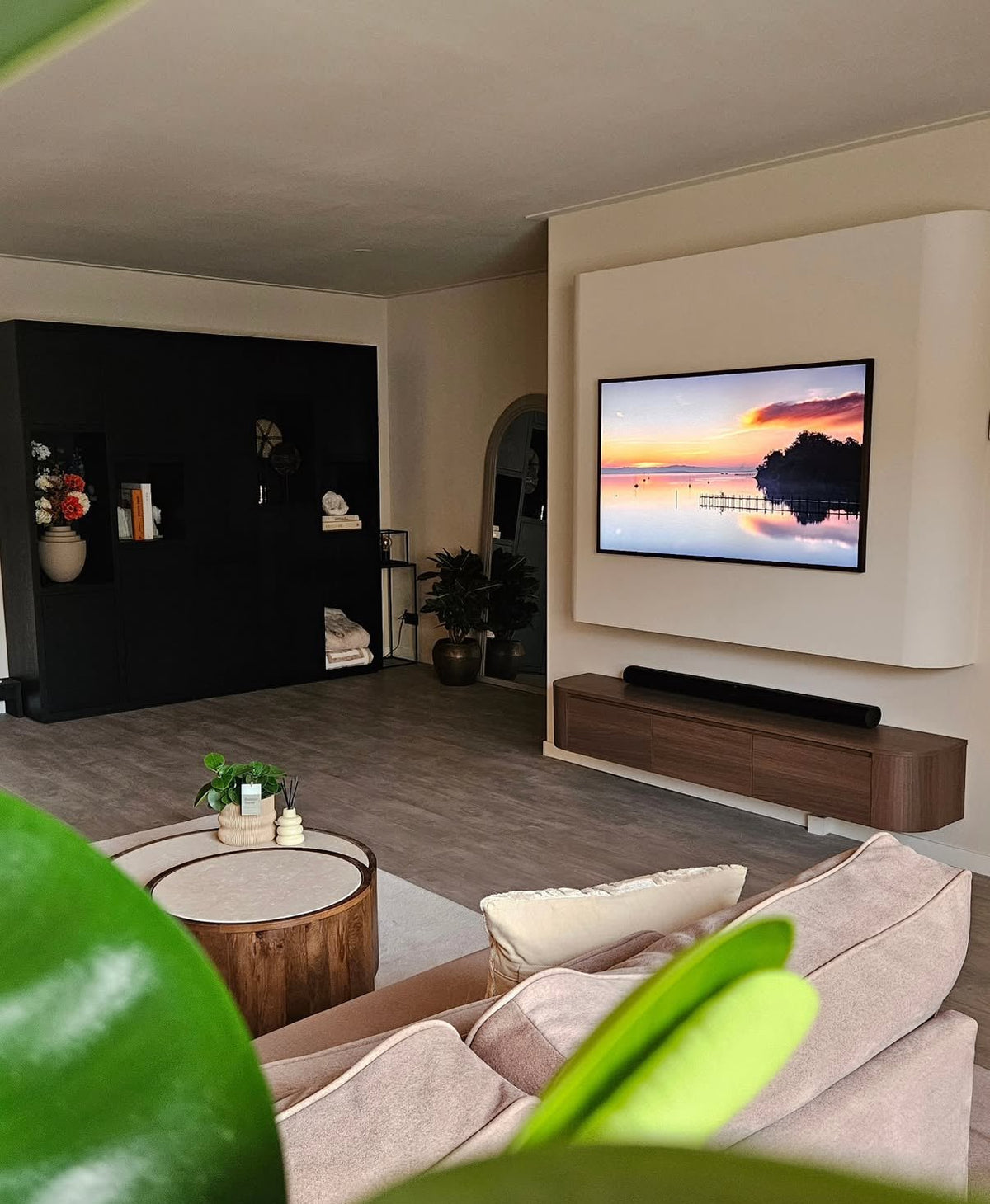 Meuble TV Japandi en noyer