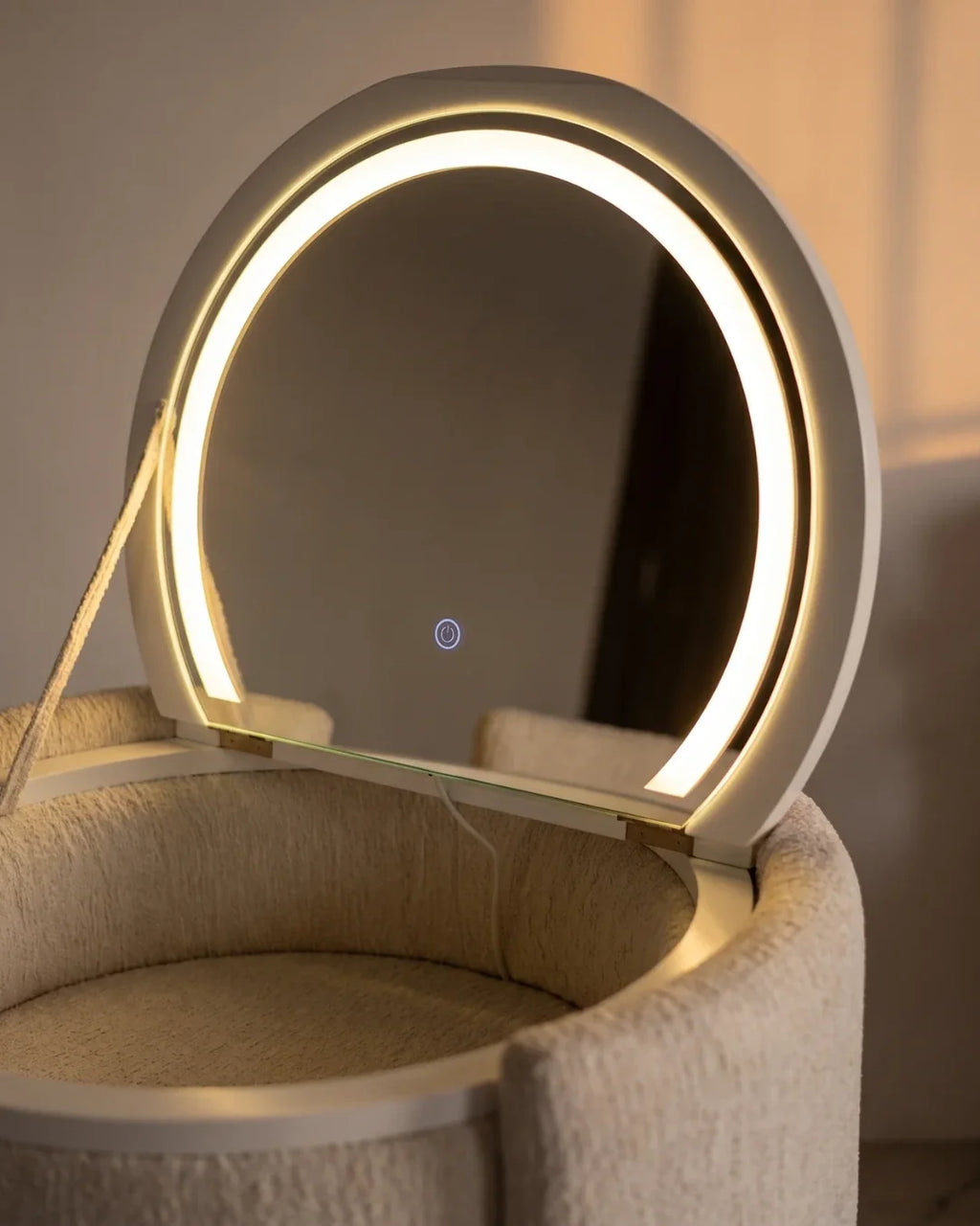 Table de maquillage avec miroir COZIA™