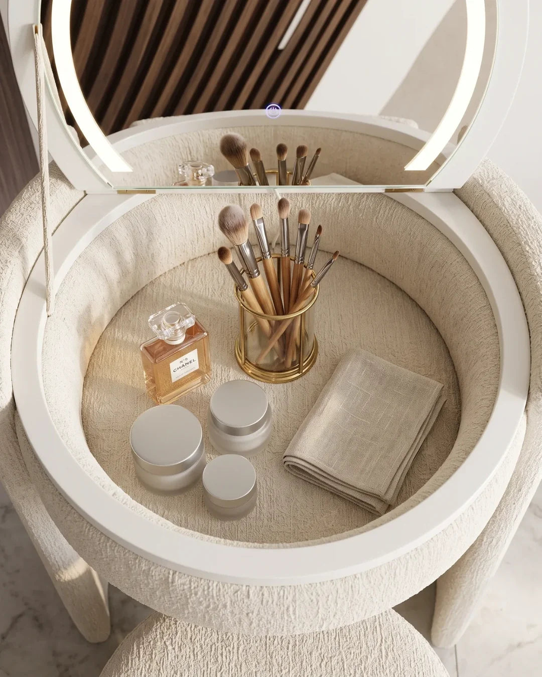 Table de maquillage avec miroir COZIA™